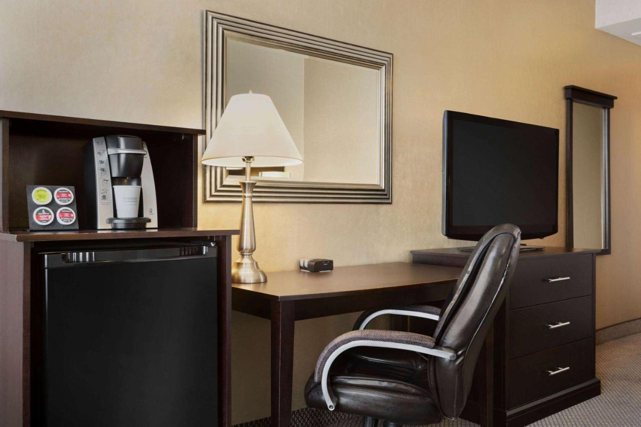 Travelodge By Wyndham Quebec City Hotel & Convention Centre Exterior foto